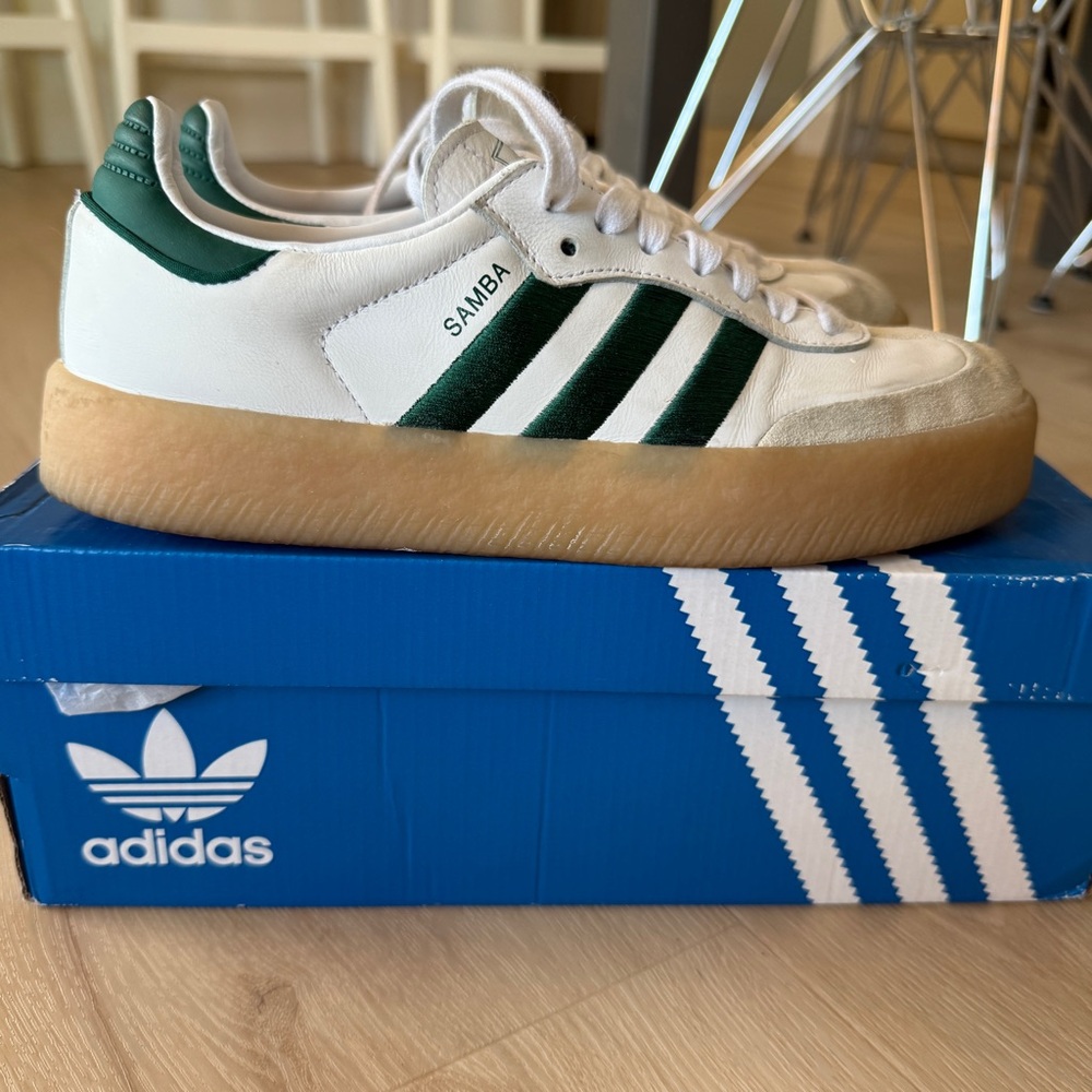 Adidas women’s sambae size 7.5